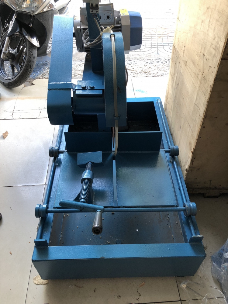 MÁY CƯA MẪU BÊ TÔNG