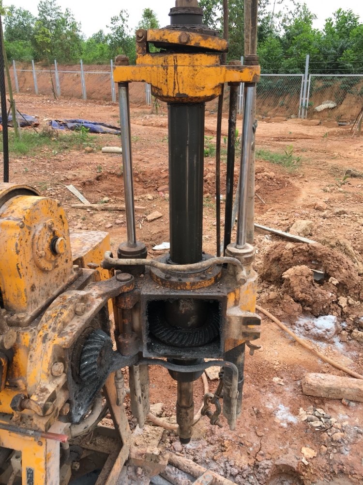 Máy khoan địa chất công trình