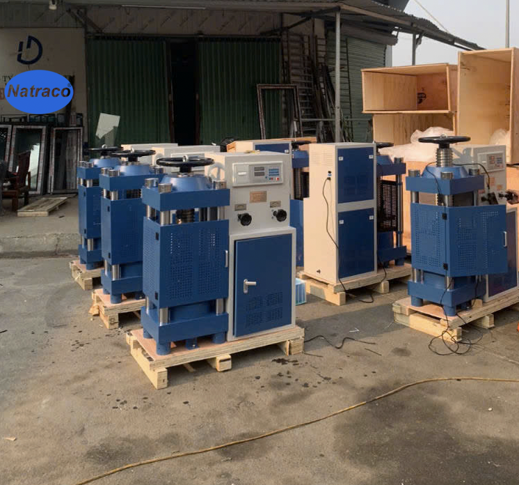 Máy nén bê tông 200 tấn