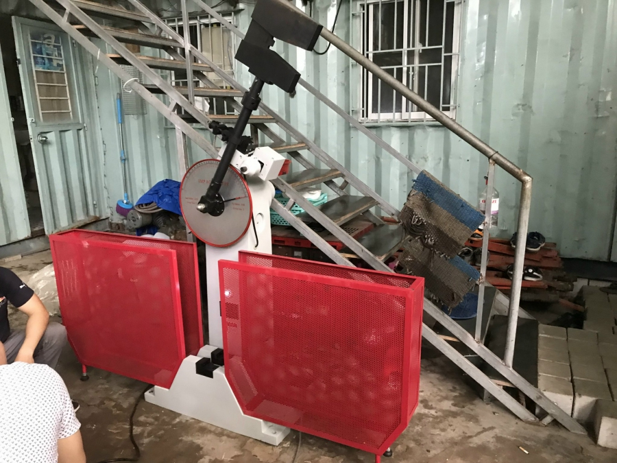 Thiết bị xác định độ bền va đập kim loại